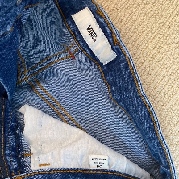 Vans stretchy denim shorts size 24 - Picture 3 of 4